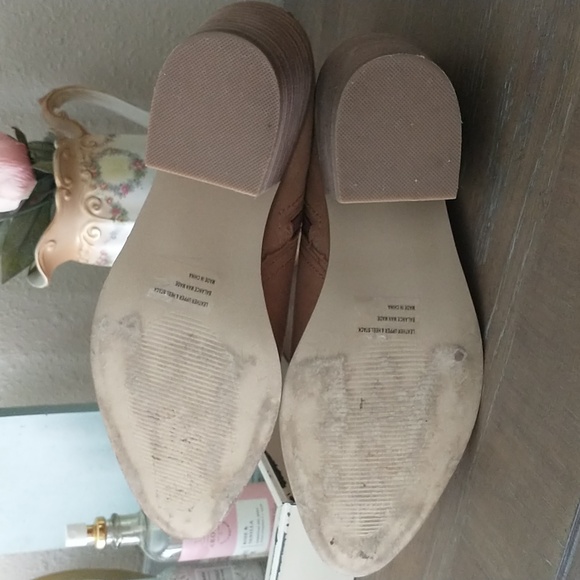 Look new! DV ankle, double side zip, size 7.5M, no marks or stains - Picture 8 of 9